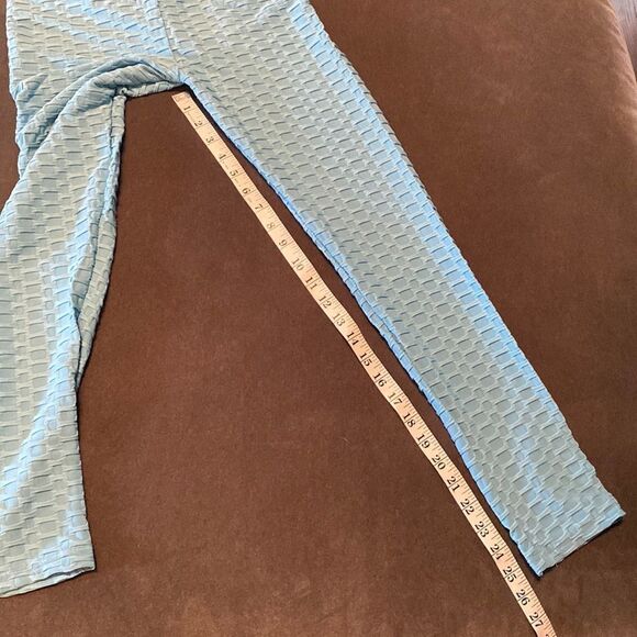 Women’s Leggings/High Waisted Yoga Pants Textured Blue Fabric Size L NEW - Picture 5 of 9